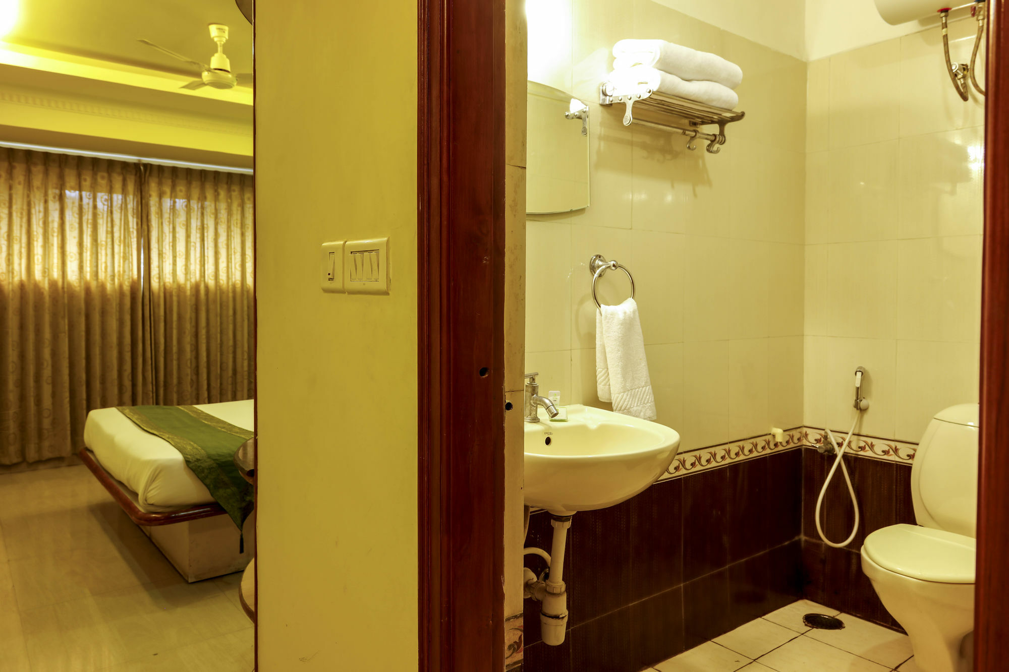 Treebo Trip Grand Regency Hotel Bangalore Ngoại thất bức ảnh