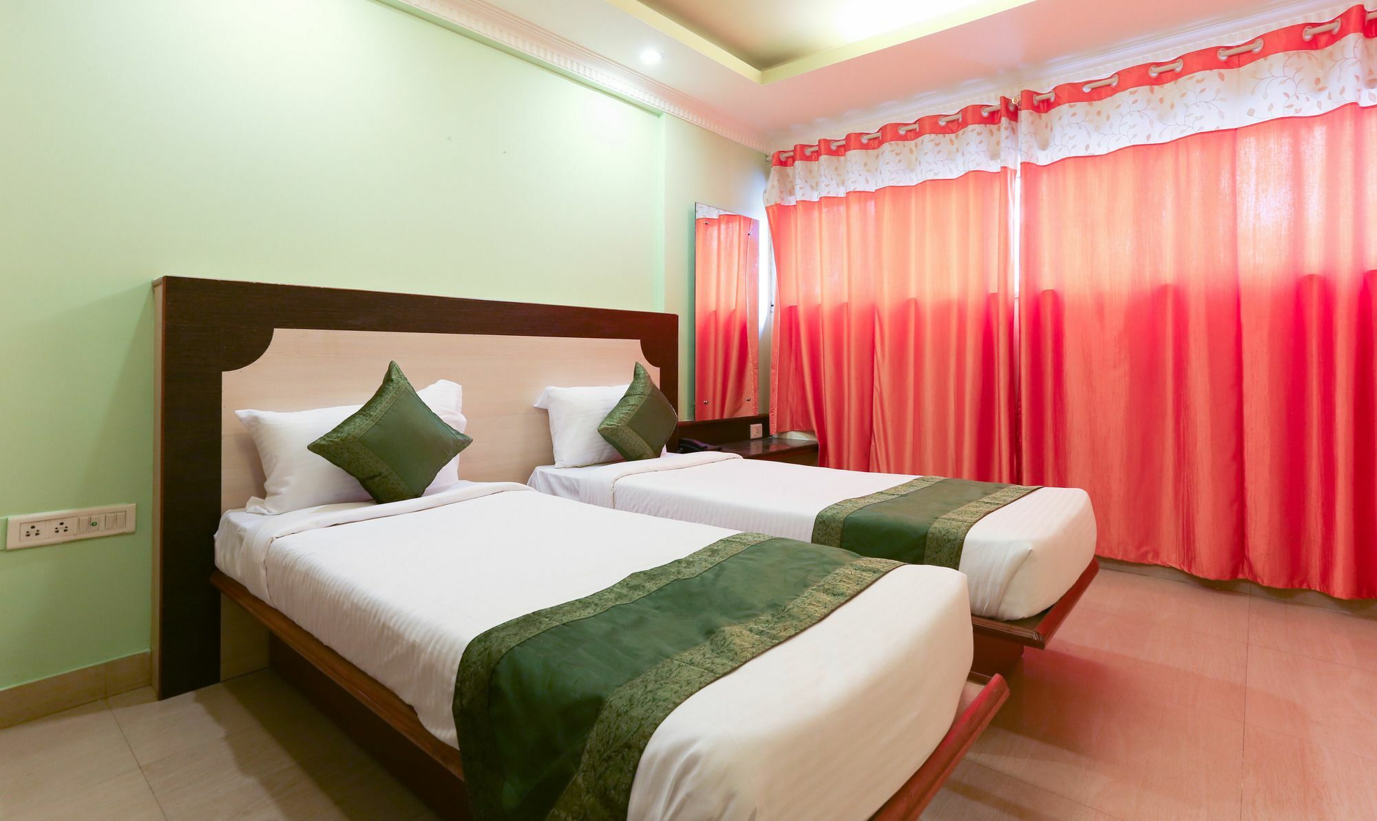 Treebo Trip Grand Regency Hotel Bangalore Ngoại thất bức ảnh